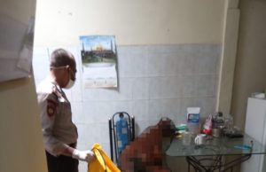 Kapolsek Ciomas Evakuasi Temuan Mayat yang Sudah Membusuk