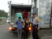 Polsek Megamendung Pantau Pendistribusian Beras Bantuan Pemerintah