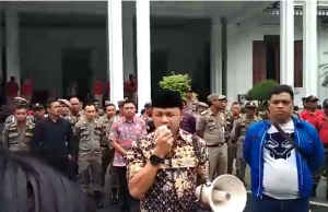 Walikota Bogor Temui Massa Aksi, Ajak Kawal Bersama Bogor Street Festival