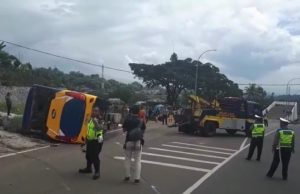 Bus Mundur Dan Terbalik di Selarong Puncak, 5 Siswa Luka