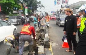 Separator di Jalan KS Tubun Digeser