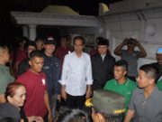 Bima – Dedie Dampingi Jokowi Bagi-bagi Sembako