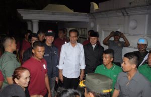 Bima – Dedie Dampingi Jokowi Bagi-bagi Sembako