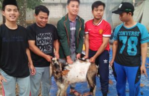 Mahasiswa KKN UNUSIA Salurkan 2 Ekor Kambing Qurban