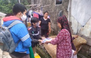 KAMMI Bogor Bagikan Masker dan Hand Sanitizer