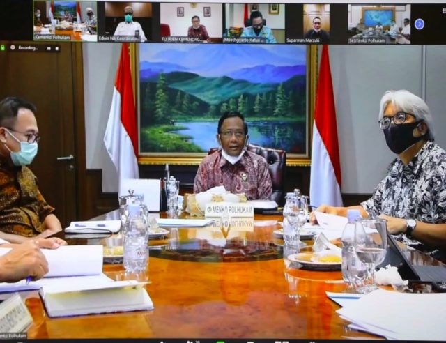 kominfo-menko-polhukam-saber-pungli-awasi-bansos