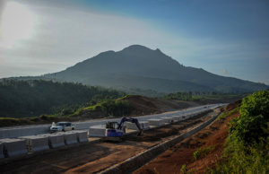 Presiden : Proyek Strategis Nasional Harus Tetap Jalan