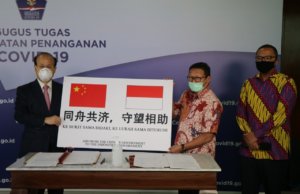 Pemerintah RRT Serahkan Bantuan Kemanusian Penanganan COVID-19