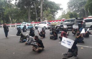 Demo Pemkot Bogor, Mahasiswa Minta Semua THM Ditutup saat PSBB AMM, Demonstrasi, THM