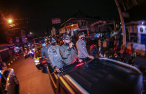 Pemberlakuan Jam Malam, Bima Arya Bubarkan Kerumunan Warga