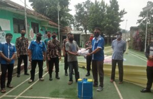 DPK KNPI Bogor barat, bekerja sama dengan GM FKPPI dan Shobat DM 24 Lakukan Penyemprotan Desinfektan dan Bagikan Masker