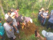 Personil Polsek Nanggung Selidiki Temuan Mayat di Desa Kebun Karet
