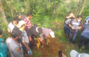 Personil Polsek Nanggung Selidiki Temuan Mayat di Desa Kebun Karet