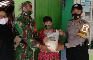 Biro Logistik Polda Jabar Sebar Bansos Bagi 45 KK yang terdampak Covid-19