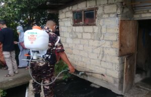 KB FKPPI TNI-Polri Giat Penyemprotan Disinfektan di Wilayah Cikaret