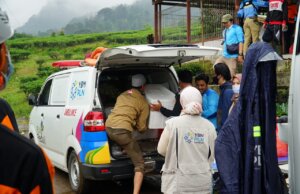 YBM PLN Turunkan Bantuan Untuk Korban Banjir Bandang Gunung Mas Puncak