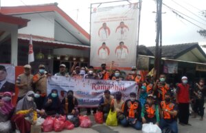 Bagikan Takjil, Yayasan Himalaya Berkolaborasi dengan SKO dan Santika DPC PKS Sukmajaya Yayasan Himalaya Humanity