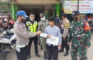 Ops Yustisi dan Pembagian Masker di Wilayah Hukum Polsek Cariu