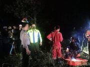 Polsek Megamendung Lakukan Evakuasi Terhadap Warga Yang Jatuh Ke Dalam Sumur Polsek Megamendung