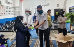 Satpas SIM 1221 Pasar Segar Satlantas Polres Metro Depok Berbagi Dengan Anak Yatim