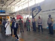 Polsek Sukaraja Laksanakan Ops PPKM di Stasiun Cilebut