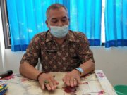 Kelurahan Pakansari. Penyaluran BST Tahap 3 dan 4. Pegawai Pos Yang Diawasi Langsung Oleh Lurah Beserta Jajarannya