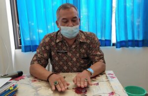 Kelurahan Pakansari. Penyaluran BST Tahap 3 dan 4. Pegawai Pos Yang Diawasi Langsung Oleh Lurah Beserta Jajarannya