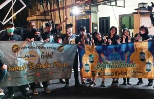 Pokja Wartawan dan Goklat Kota Depok Berbagi Takjil di Bulan Ramadan