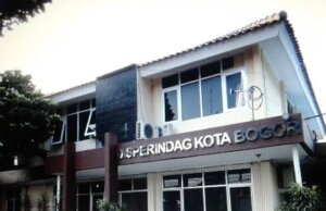 Alfamidi Diduga Tak Berizin Dibiarkan, Mahasiswa Minta Kepala Disdagin Kota Bogor Dicopot