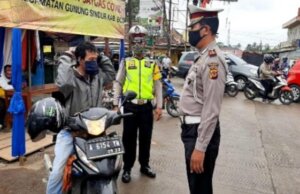 Ops Yustisi Check Point Stasioner PPKM di Simpang Pasar Prumpung Gunungsindur