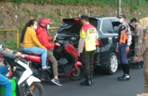 Penyekatan Ops Ketupat Lodaya 2021 di Pospam Rindu Alam
