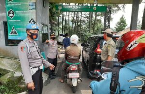 Pelaksanaan PPKM Check Point Tamansari Saat Hari Libur