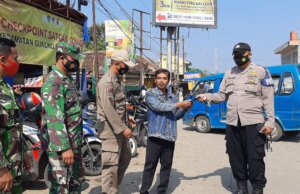 Check Point PPKM Simpang Prumpung dilaksanakan Polsek Gunungsindur