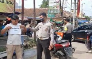 Check Point PPKM Simpang Prumpung Polsek Gunungsindur