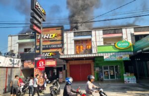 Akibat Konsleting Listrik, Ruko Penjual Sepatu Terbakar