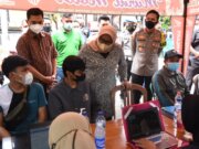 Bupati Bogor Bersama Kapolres Tinjau Langsung Pelaksanaan Vaksinasi Covid19 di Polsek Cileungsi