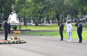 Presiden Joko Widodo Pimpin Upacara Peringatan ke-76 Hari TNI