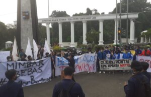 BEM Se- Bogor Gelar Mimbar Bebas di Tugu Kujang