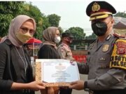 5 Pers Bhabinkamtibmas, Nakes dan Relawan Sebanyak 49 Org Mendapatkan Penghargaan