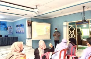 Dosen Sekolah Vokasi IPB Berikan Pelatihan Cara Pengolahan “Baby Fish” dan Perizinan P-IRT dan Sertifikasi Halal