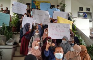Kantor Disdik Kota Bogor Digerudug Wali Murid At-Taufiq