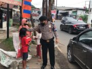 Pembagian Masker dan Makanan Oleh Sat Samapta Polres Bogor