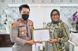 Kapolsek Cileungsi Kembali Raih Penghargaan Yang Kali ini Diberikan Bupati Bogor