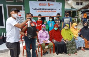Gelar Tasyakuran Milad Ke 3, Media Liputanbogor.com Membagikan Paket Sembako Bagi Masyarakat