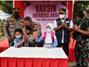 Satgas Covid-19 Kabupaten Bogor bersama Kapolda Jabar Tinjau Langsung Pelaksanaan Vaksinasi Anak di SDN Pajelaran 01 Cibinong