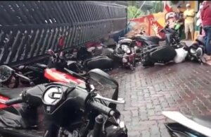 Hujan Deras dan Angin Kencang, 40 Unit Roda Dua Tertimpa Billboard Raksasa di Bogor