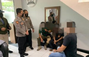 Tak Selera Saat Potong Rambut, Pria Tak Dikenal Keluarkan Clurit Ancam pihak Barbershop