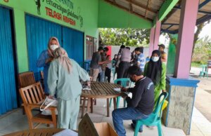 Polsek Cileungsi Gelar Vaksinasi, Door to Door Menyasar Pekerja Hiburan Malam