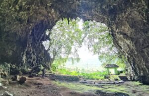 Tim JKW-PWI Kunjungi Situs Arkeologi Liang Bua Di Ruteng