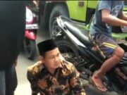 Viral ! Aksi Keren Anggota DPRD Hadang Truk Tambang di Jalan Raya Ciseeng